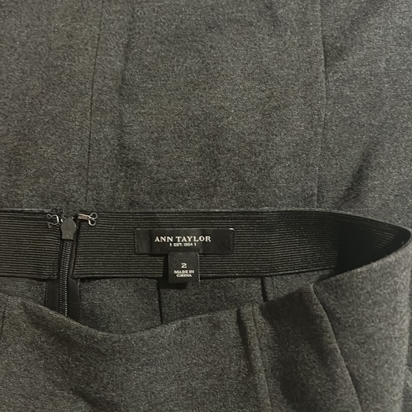 Ann Taylor Dark Graphite Size 2 Stretchy Pencil Skirt - Picture 3 of 3